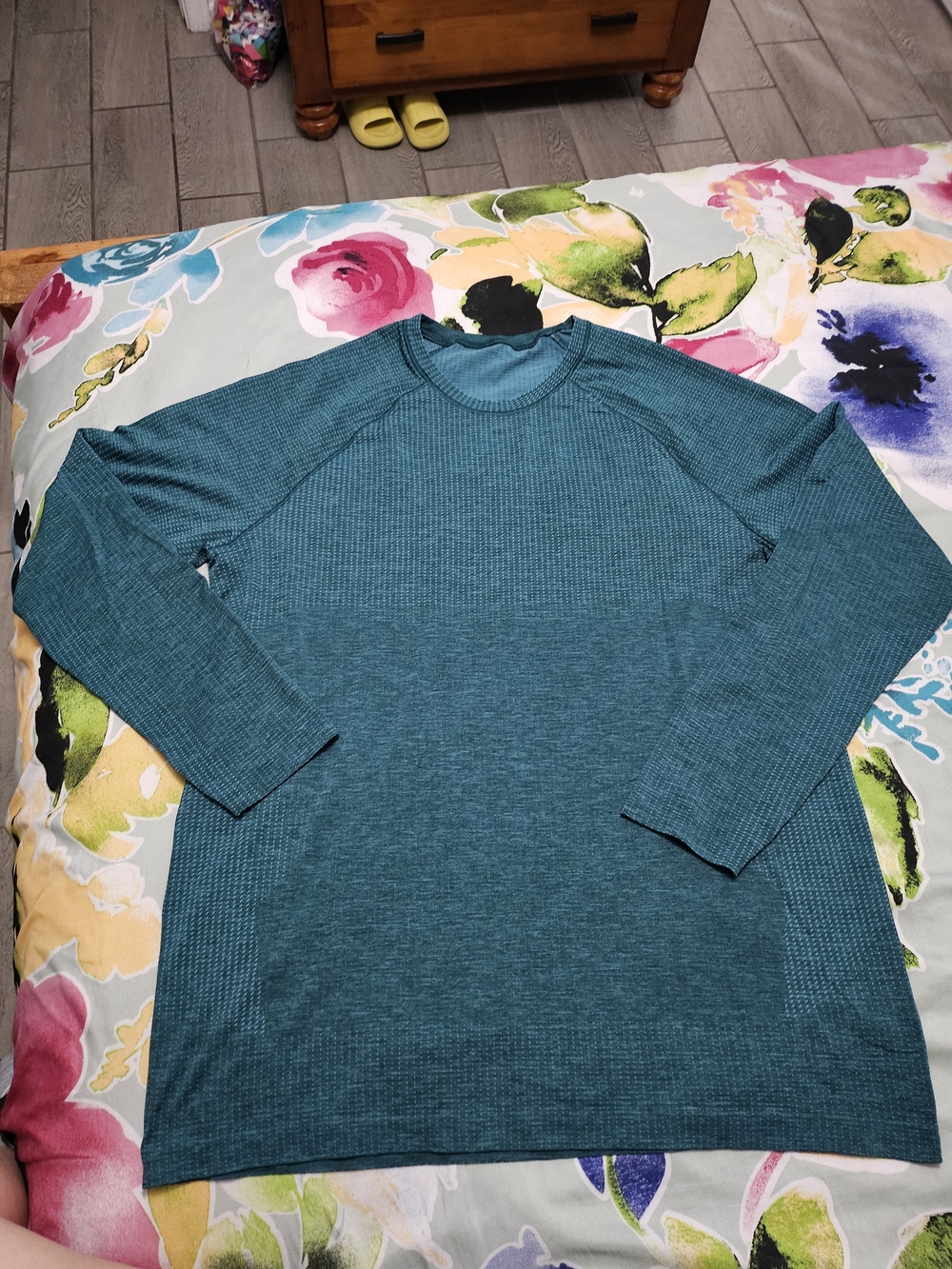 lululemon athletica Men's Teal Long-Sleeve Thermal Crew